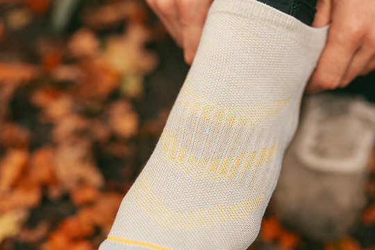 How Women's Comfort Cuff Bamboo Socks Keep Feet Cool in Summer and Warm in Winter