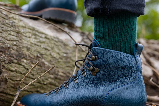 Thick vs Thin Socks: Which Is Better for Work and Outdoor Activities?